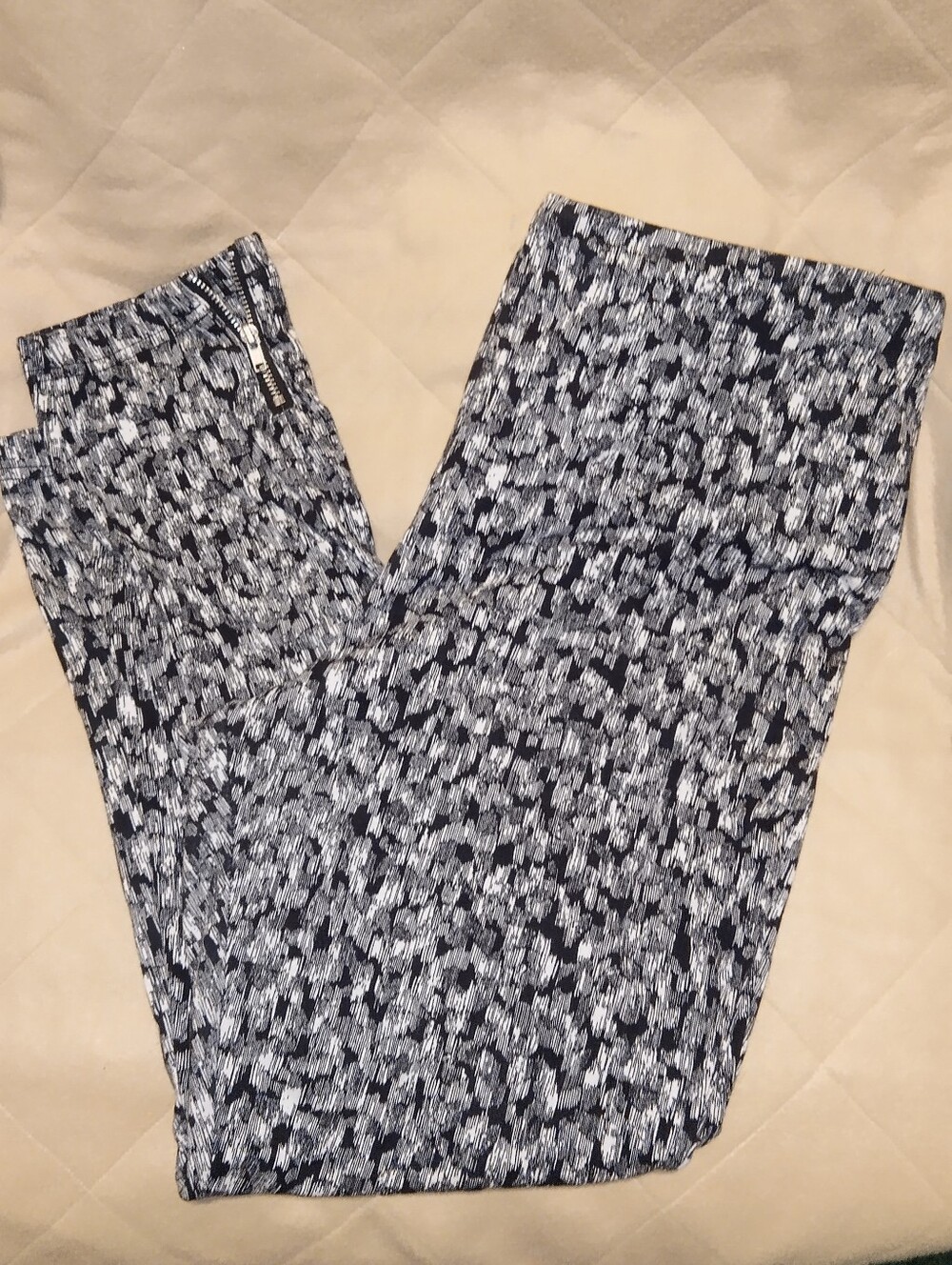 NWOT Lysse Black and White Printed Zip Up Leggings Size XL